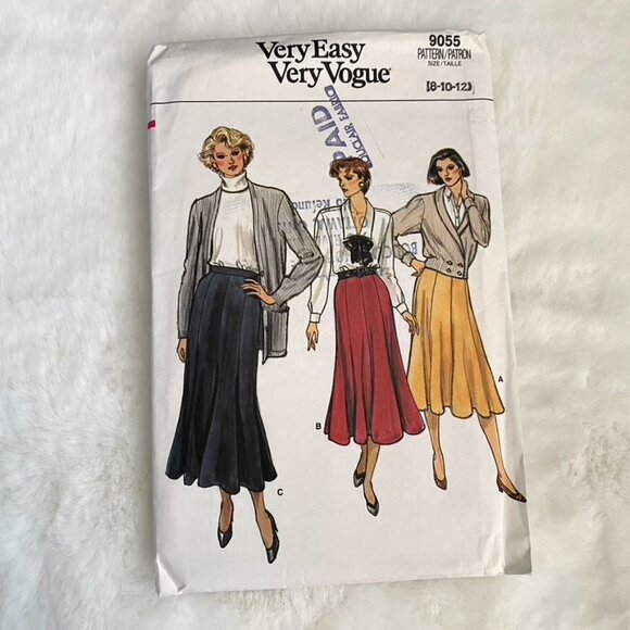 2 Vogue Sewing Patterns - Picture 4 of 5